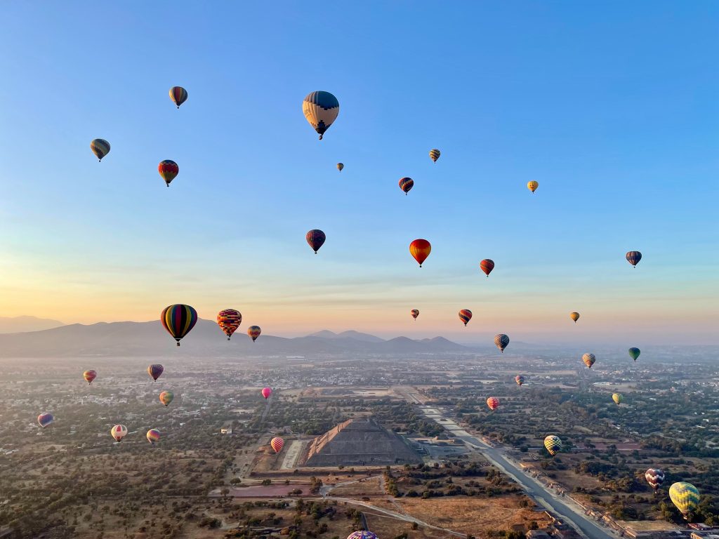 hot air balloons over teotihuacan mexico