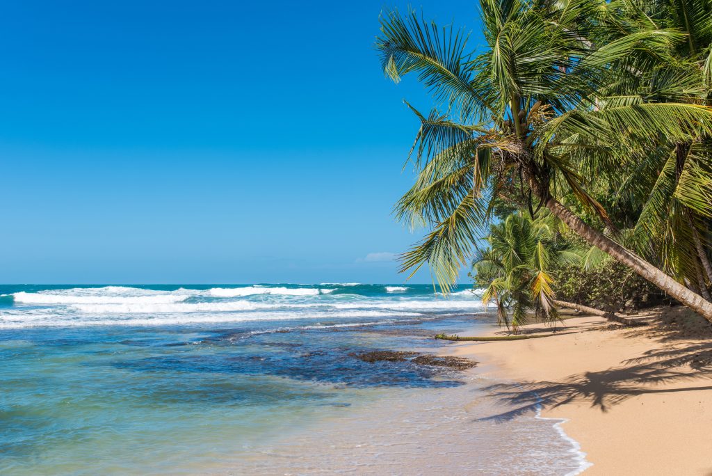 Visit the beach during a TravUp Sri Lanka itinerary